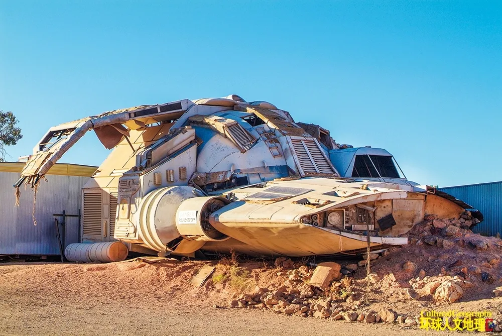 人类能把地下生活过成什么样?地下小镇令人吃惊 人类能把地下生活过成什么样?地下小镇令人吃惊