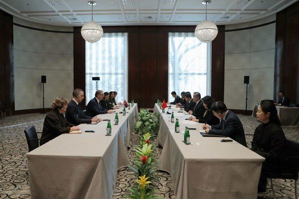 当地时间2026年2月13日,塞尔维亚总统武契奇在慕尼黑安全会议期间会见大陆外交... 当地时间2026年2月13日,塞尔维亚总统武契奇在慕尼黑安全会议期间会见大陆外交...