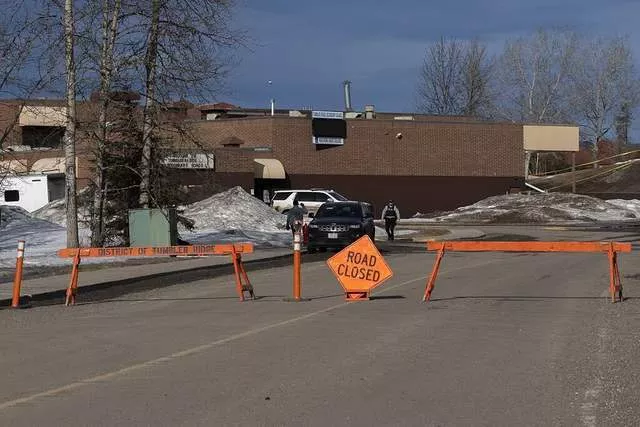 “穿连衣裙的辍学少年”,制造了加拿大校园枪击惨剧