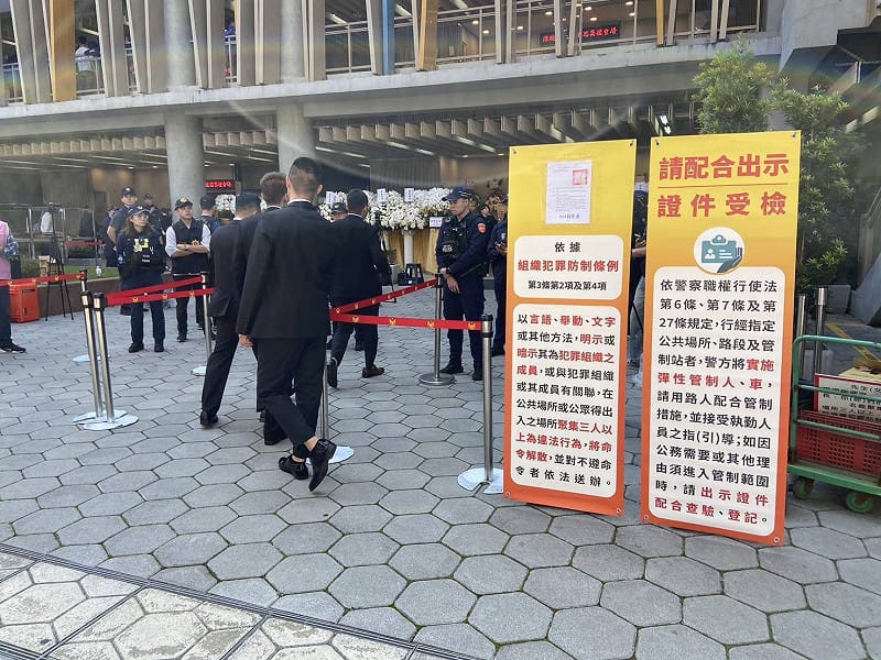 警方透过执法的管制措施，于本次告别式上总计盘查30多名参与人士，勤务过程中亦无发生治安滋扰事件。 图：北市大安分局侦查队/提供