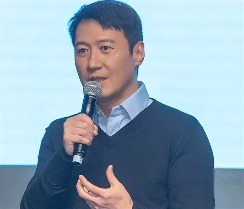 嫁黎明4年败光7亿家产,离婚后再嫁美国富豪,如今胖成大妈不敢认