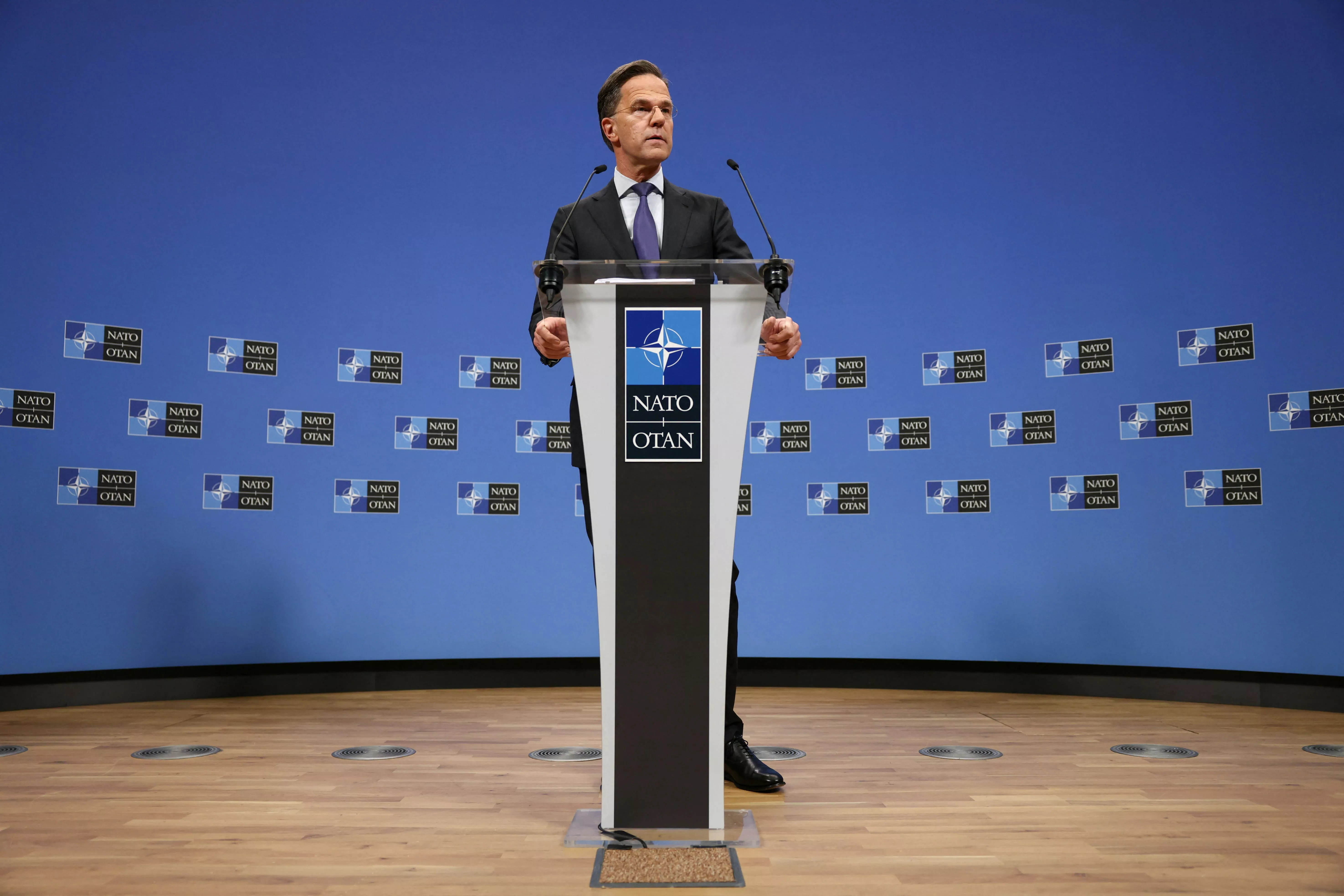 为何叫特朗普“Daddy” 北约秘书长辩称英语不好