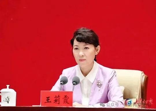 被称正部级“时装女王”，高官终于落马