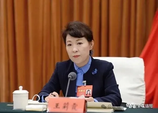 被称正部级“时装女王”，高官终于落马