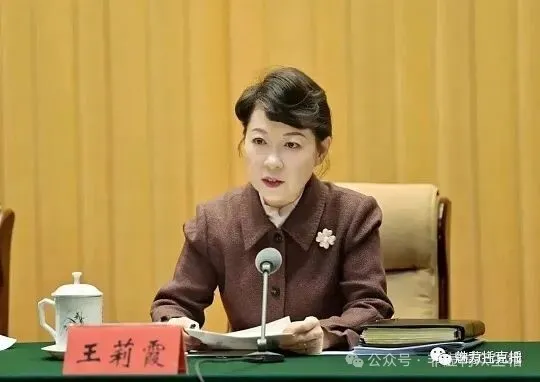 被称正部级“时装女王”，高官终于落马