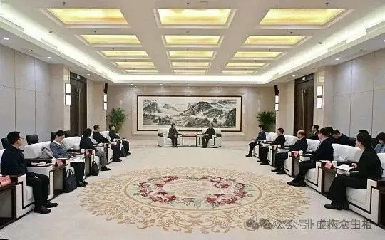 被称正部级“时装女王”，高官终于落马