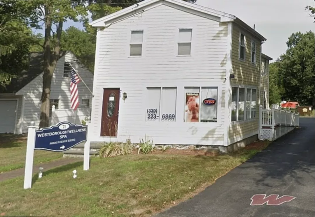 华人区超市惊现“毒钞”！有人捡起100美元后头晕送医 警方紧急警告