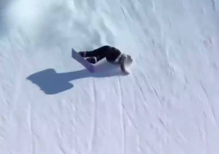 中国冬奥选手提前庆祝导致滑倒 无缘决赛 网民狠批