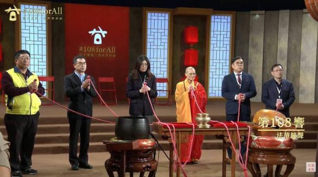 诡异影片:唯独郑丽文“持红绳剧烈抖动” 诡异影片:唯独郑丽文“持红绳剧烈抖动”