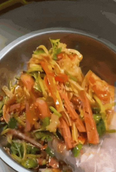 当“00后”掌管年夜饭,画风彻底变了