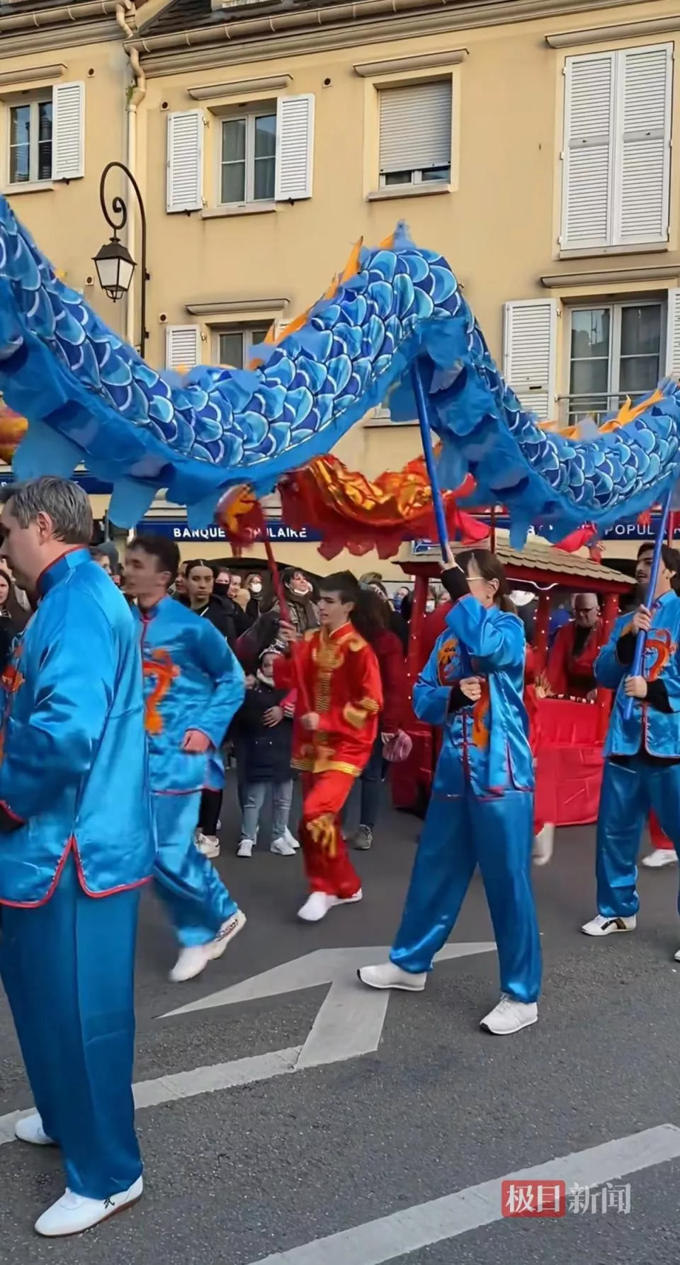 法国1万人村庄连续10年自费过春节，当地华人揭秘