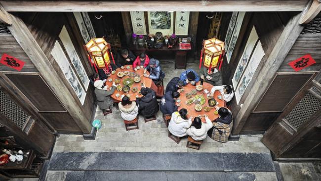 打工人回家破防了 县城物价已堪比一线 打工人回家破防了 县城物价已堪比一线