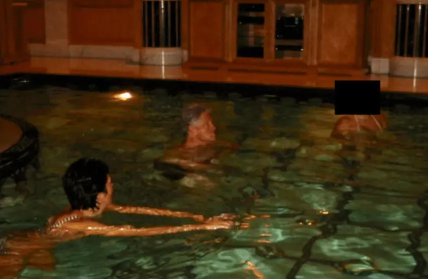 希拉里：我丈夫因慈善工作搭乘过几次爱泼斯坦飞机