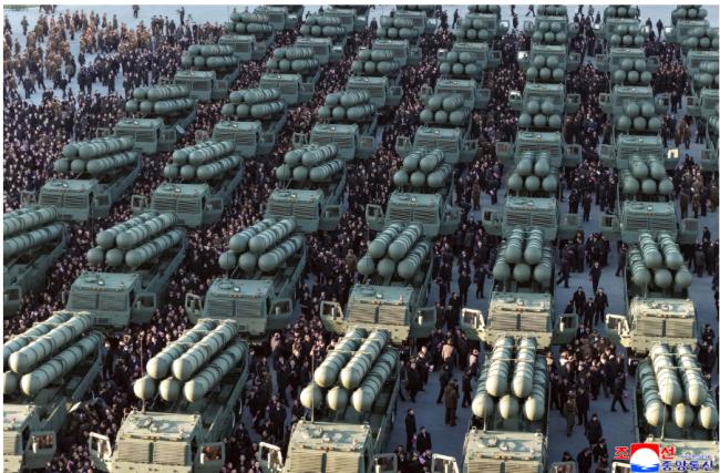 金正恩亲自驾驶，朝鲜首创全球最强攻击武器