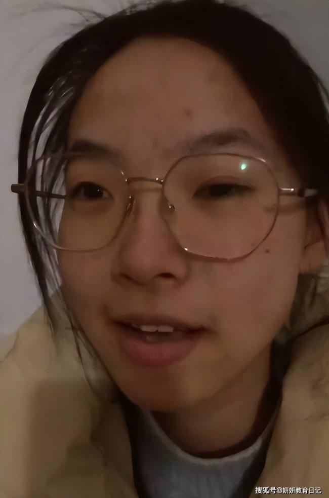 大二女孩发视频,脸上全是被家长亏待的痕迹 大二女孩发视频,脸上全是被家长亏待的痕迹