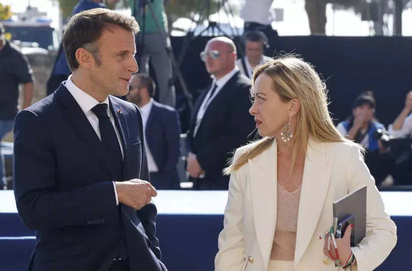 极右翼支持者被殴致死,马克龙与梅洛尼爆发“口水战”