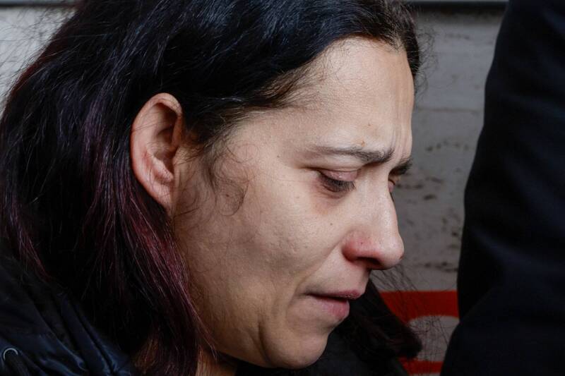 意大利2岁男童接受心脏移植,但捐赠者的心脏在运输过程冰冻伤,使得男童换上受损心脏后离世。 图为男童母亲。 (路透)