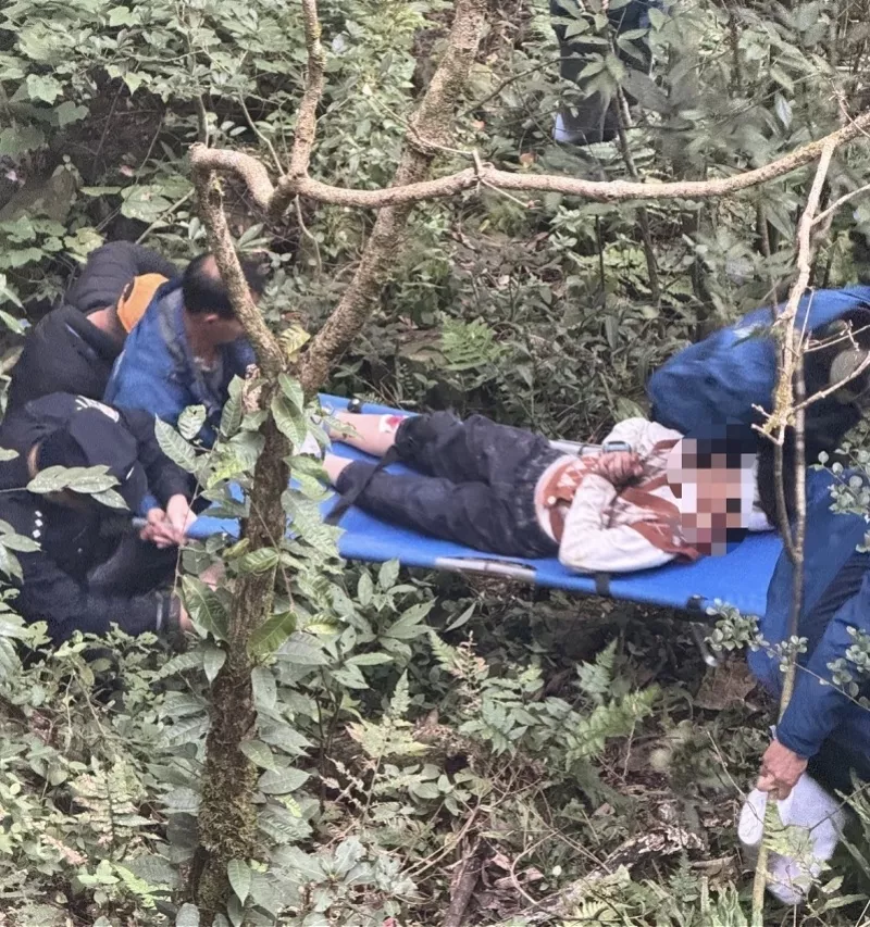 广西平南公布游客坠崖细节：从栈道与山体衔接处滑落