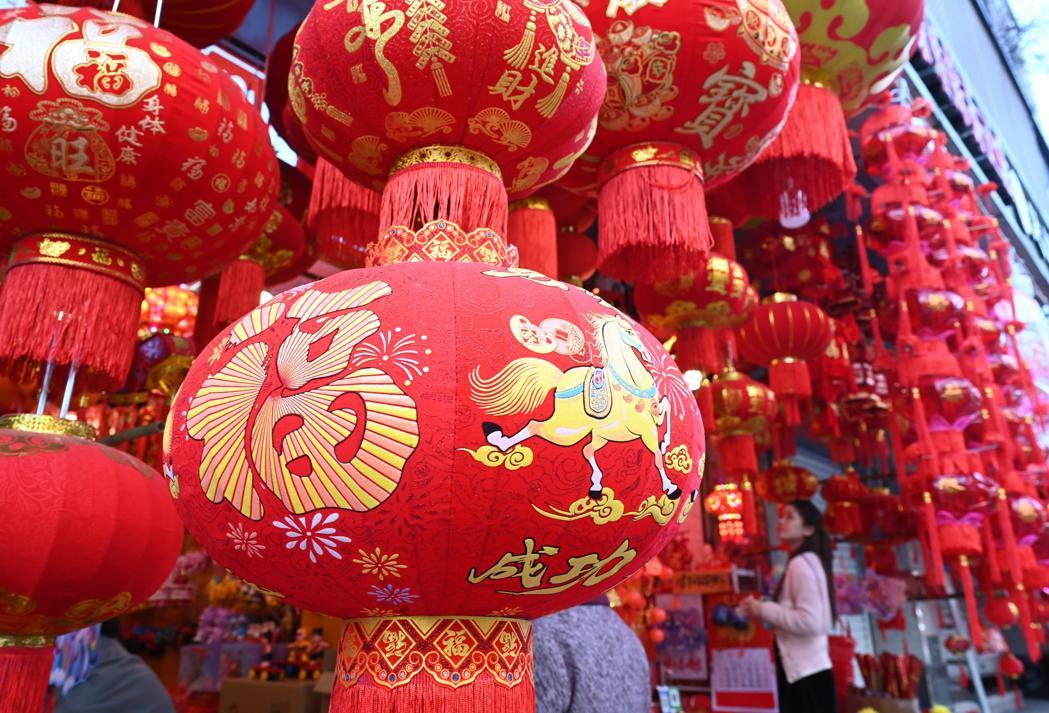 今天是大年初七,中国民间将正月初七称为「人日」,并有「人日三不做,不富也安康」之... 今天是大年初七,中国民间将正月初七称为「人日」,并有「人日三不做,不富也安康」之...