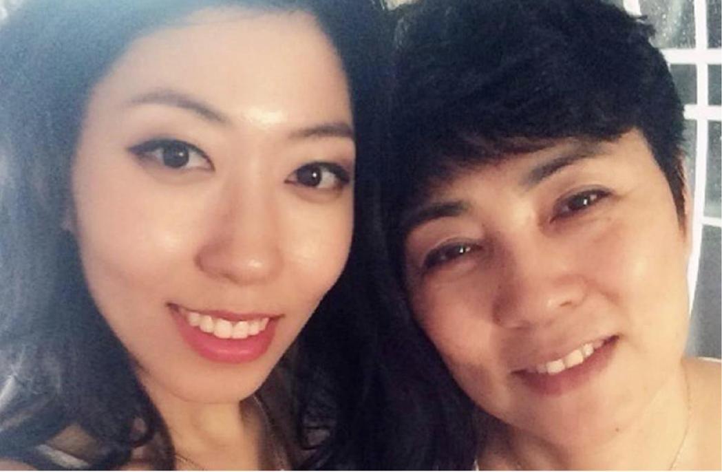 曲婉婷母亲张明杰涉贪污罪被判无期,曲多次在海外为母喊冤。(图/翻摄自曲婉婷Wan... 曲婉婷母亲张明杰涉贪污罪被判无期,曲多次在海外为母喊冤。(图/翻摄自曲婉婷Wan...