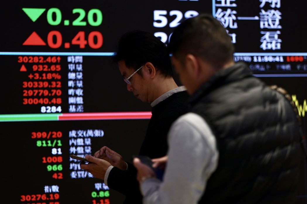 高资产客户买什么? 根据「巨亨买基金」统计,近九成的高资产客户都持有股票型基金。... 高资产客户买什么? 根据「巨亨买基金」统计,近九成的高资产客户都持有股票型基金。...