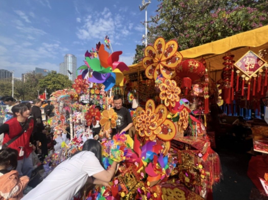 广东省主打「广货行天下」来吸引海内外旅客赴广东旅游。图为广州天河迎春花市。图取自... 广东省主打「广货行天下」来吸引海内外旅客赴广东旅游。图为广州天河迎春花市。图取自...