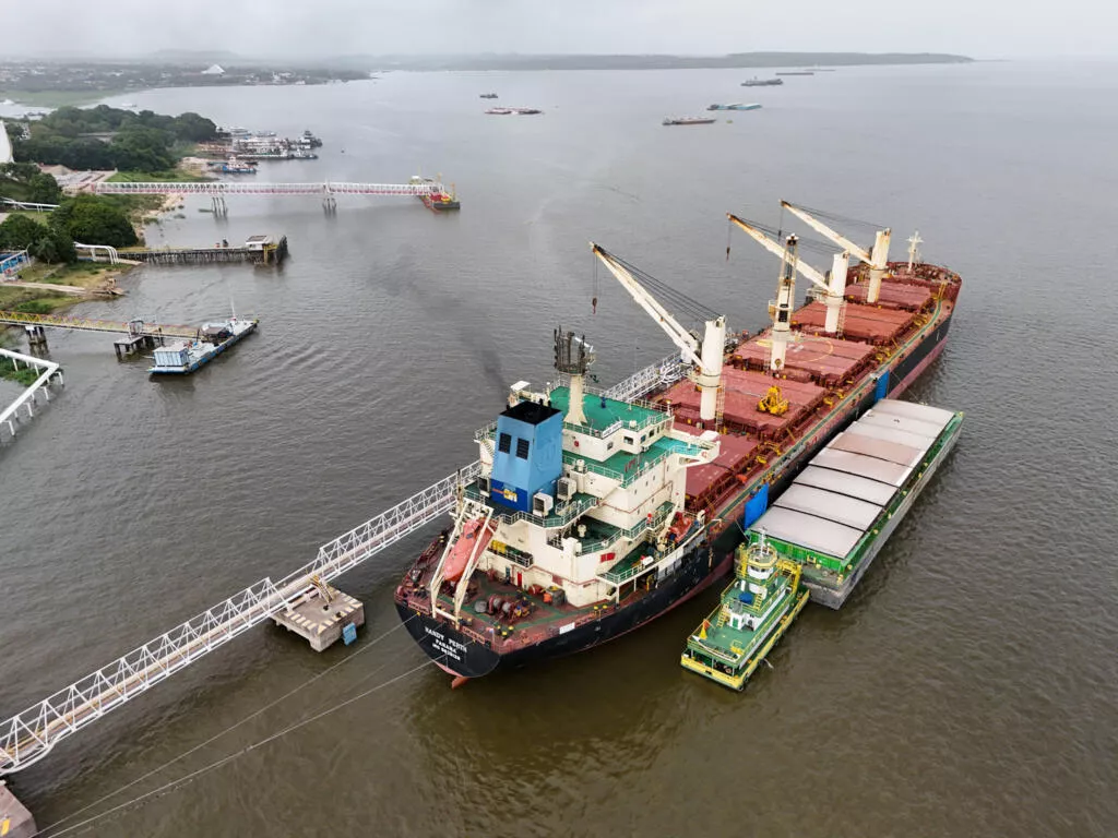 巴拿马正式接管运河两港口 公告长和经营权合约无效