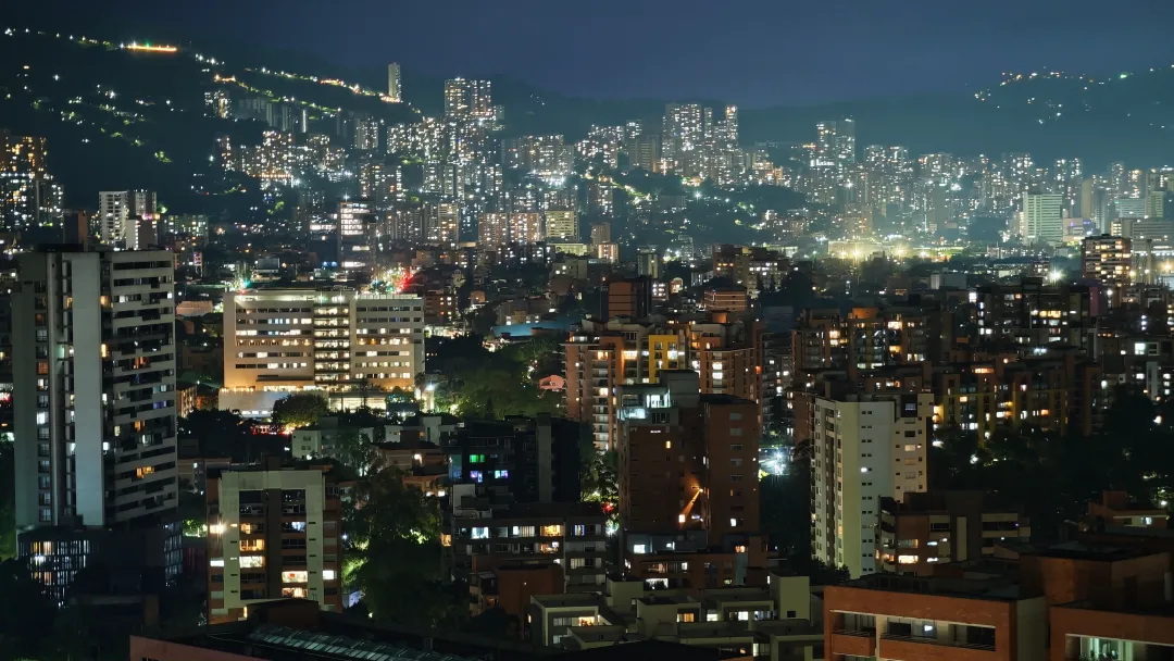 我在世界毒窝,读懂百亿旅游生意 我在世界毒窝,读懂百亿旅游生意