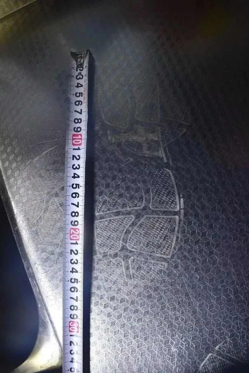 一枚厨房台面上的脚印 牵出黄金首饰失窃案