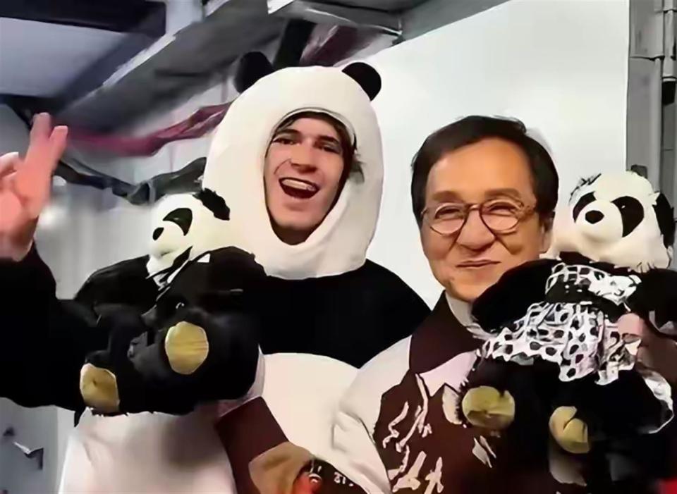 李思思现况:小县城商演 穿搭臃肿气质全无