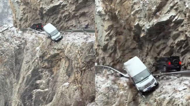 惊魂一刻!西藏小客车冲出护栏悬空崖边 惊魂一刻!西藏小客车冲出护栏悬空崖边