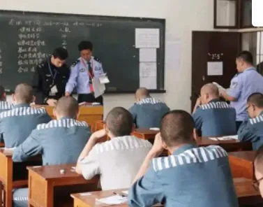 被判无期的人，每天在监狱里做些什么