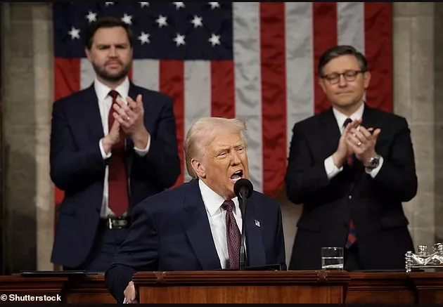 今晚正面交锋!国情咨文火药味拉满 民主党叫板川普