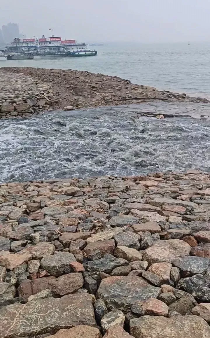 江西九江网友反映有污水直排长江，多部门回应