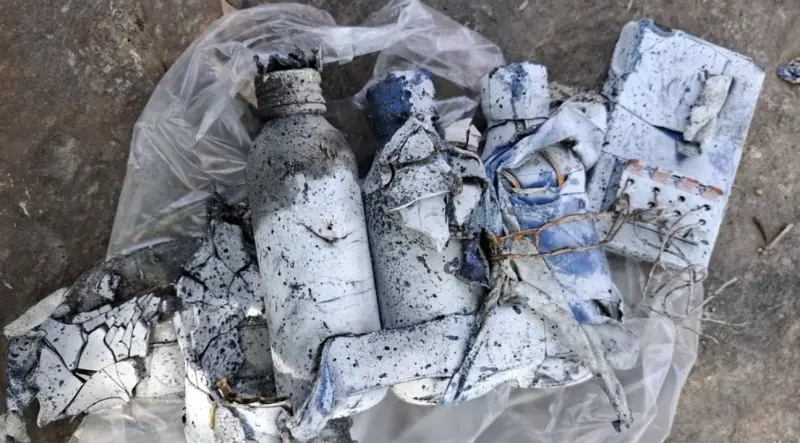 ▲泰國一名女子因懷疑丈夫外遇，夥同2名男同事在疑似小三的車底安裝自製爆炸裝置，所幸未完全引爆，3名嫌犯事後遭警方逮捕。（示意圖／翻攝自臉書）