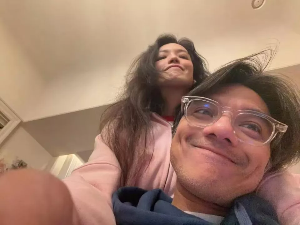 舒淇晒家人,带老公陪伴爸妈过年,.更不忘和林心如林熙蕾姐妹聚会