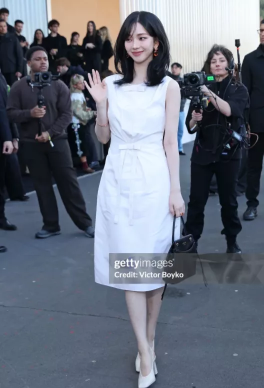 洗把脸就来看秀的肖战，秒了内娱一堆涂脂抹粉的小鲜肉