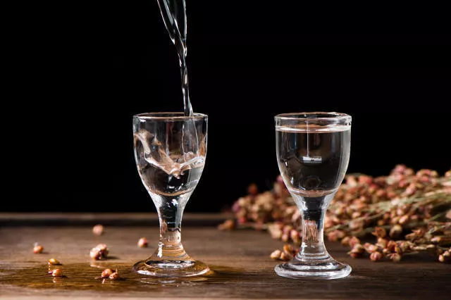 男子和同学约饭饮酒时猝死 家属向同饮者及饭店索赔187万