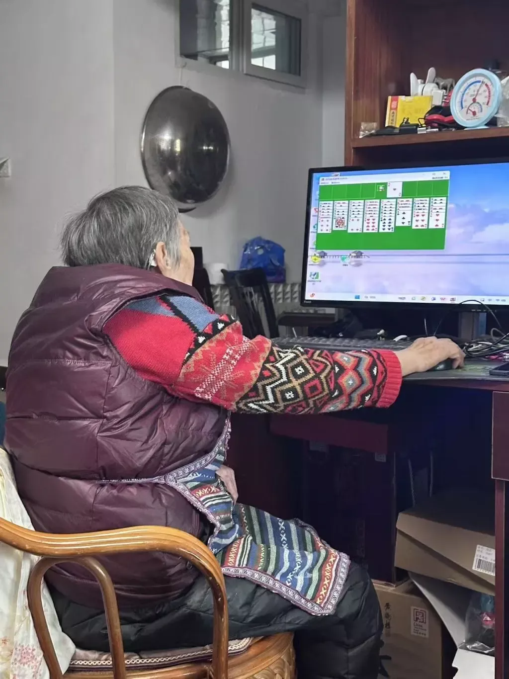 徐珍玩电脑游戏