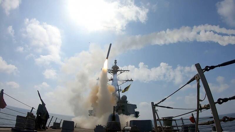 美国对伊朗发动大规模作战行动。 图由美国中央司令部提供的视频截图（美联社）