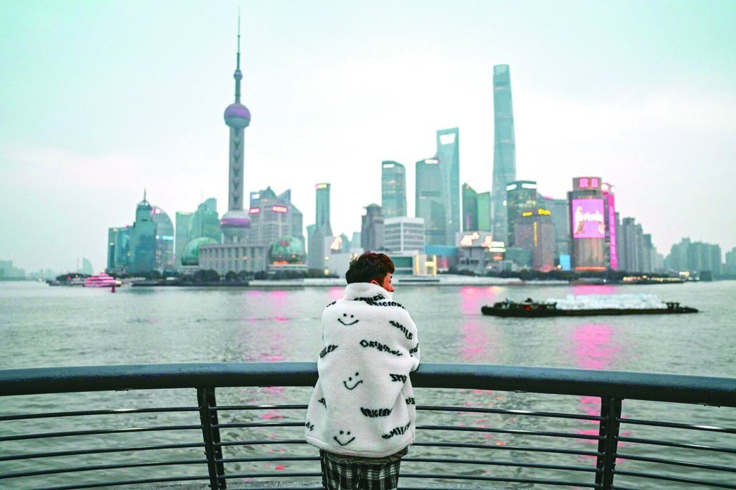 大陆31省份近期披露的2025年预算执行情况及2026年预算草案均提出,今年要压... 大陆31省份近期披露的2025年预算执行情况及2026年预算草案均提出,今年要压...