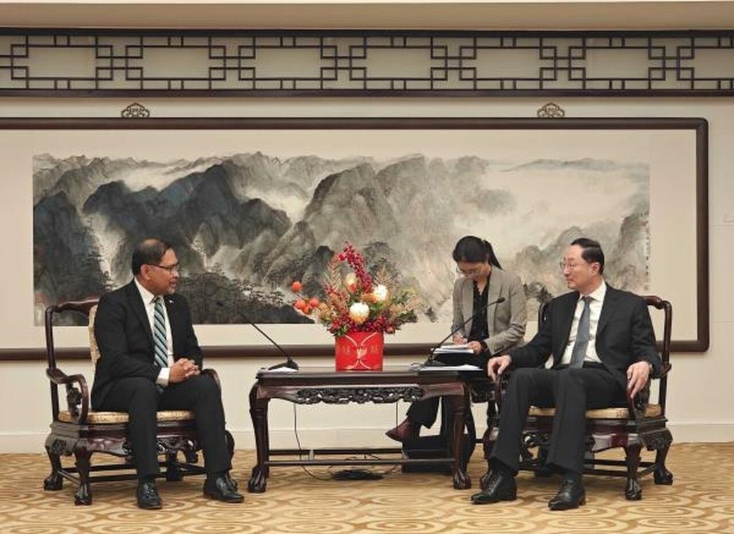 大陆官媒央视旗下帐号「玉渊谭天」指出,2月28日,中共解放军南部战区在黄岩岛海空... 大陆官媒央视旗下帐号「玉渊谭天」指出,2月28日,中共解放军南部战区在黄岩岛海空...