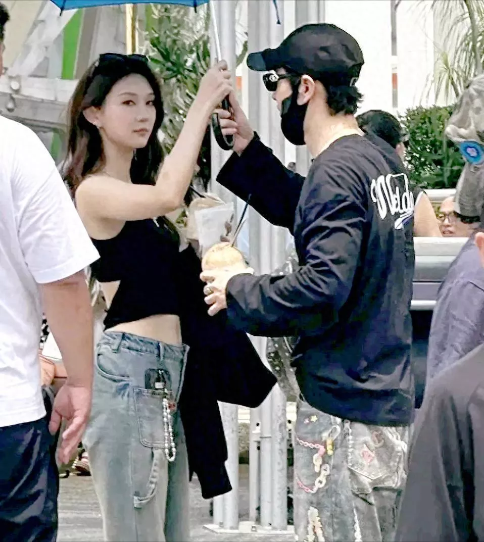 黄晓明26岁新女友被扒，清冷高级脸，五五分身材