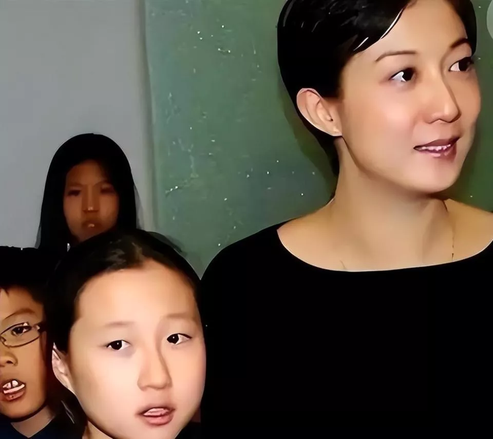 成龙女儿吴卓林：我的同性太太，也抛弃了我