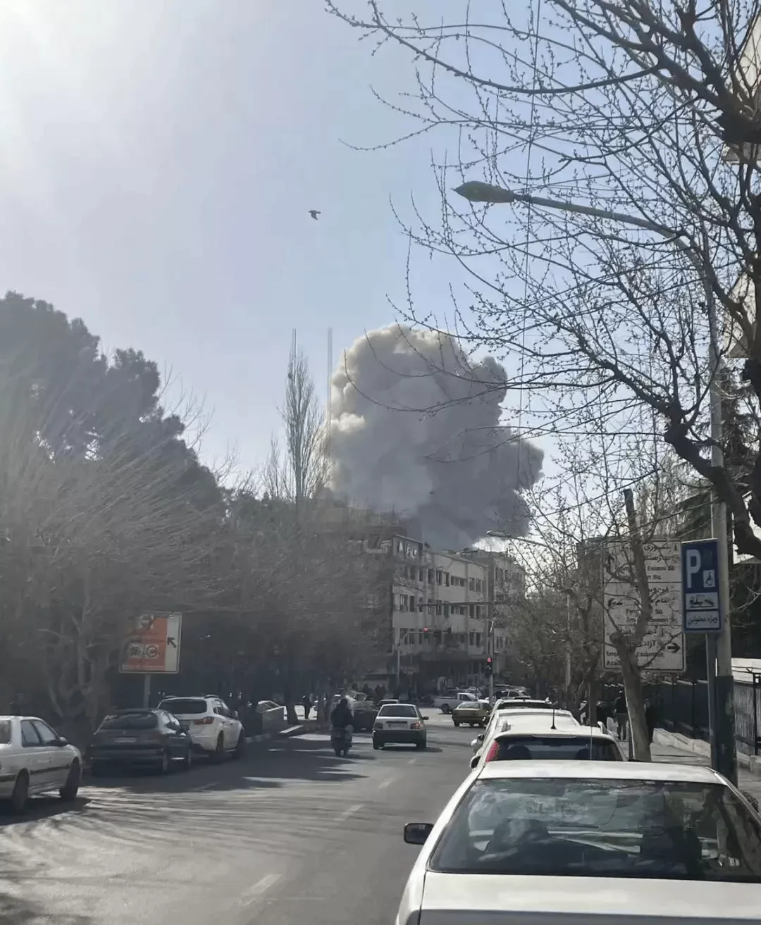 华人紧急逃离德黑:没想到袭击来得这么快,连夜买机票但领空已关闭,街头发生爆炸断网,航班被迫返航