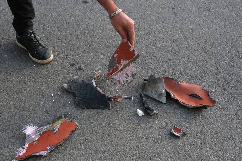 伊朗遭美、以空袭后对波斯湾各国展开报复。图为伊朗飞弹、无人机的残骸。 （欧新社）