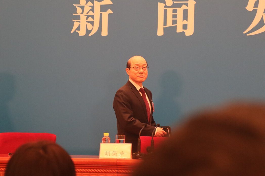 大陆全国政协十四届四次会议新闻发布会3日下午举行,刘结一作为发言人,形容现在世界... 大陆全国政协十四届四次会议新闻发布会3日下午举行,刘结一作为发言人,形容现在世界...