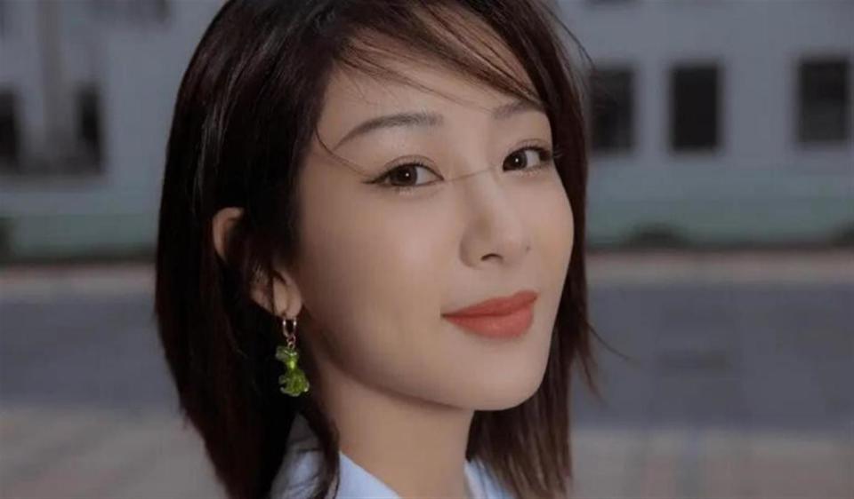 李咏也没想到,自己离世8年后,23岁的女儿就走上一条不归路