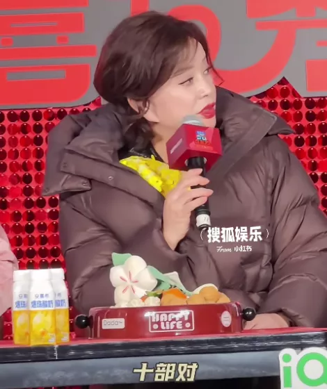 75岁刘晓庆演吻戏,不借位不用替身,男主46岁,演过《楚乔传》