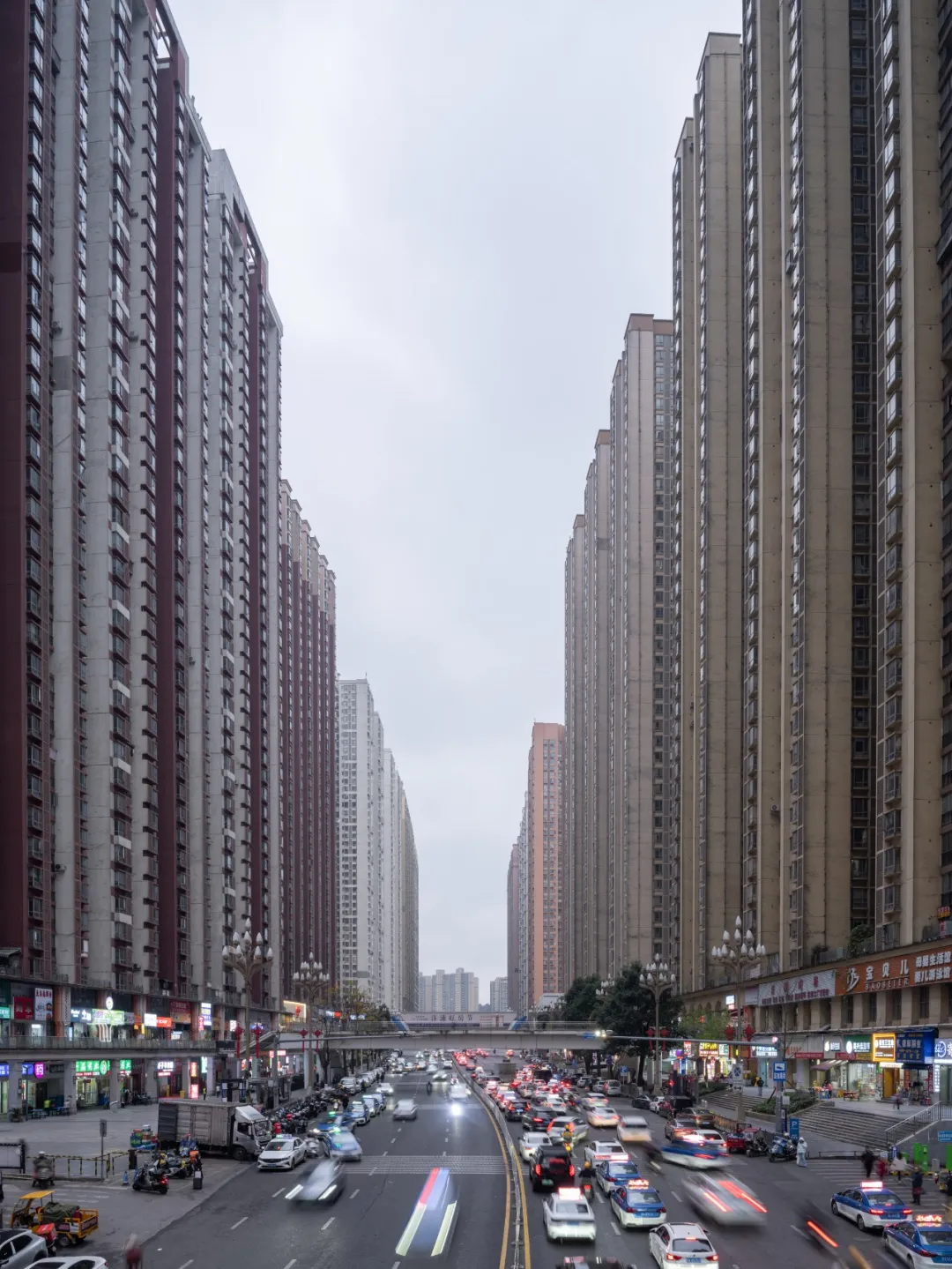 见证27亿“白宫” 中国有个魔幻的亚洲最大社区 见证27亿“白宫” 中国有个魔幻的亚洲最大社区